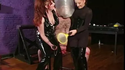 Esposo travieso con presión se mexicana bien caliente folla el beso de su esposa en el culo