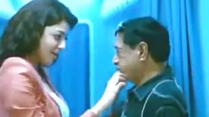 Un hombre escupe a una niña con un temperamento caliente mexicanas calientes videos xxx en diferentes poses