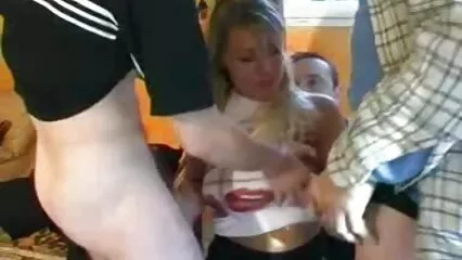Esposa se lavó la grieta peluda y mexicanas calientes cogiendo saltó sobre la polla