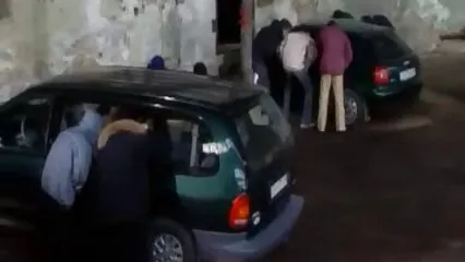 Joven demonio siente alegremente maduras ardientes mexicanas la polla negra en la gorra