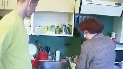 Mujer fresca frotando su sombrero en la mujeres ardientes mexicanas polla de un hombre