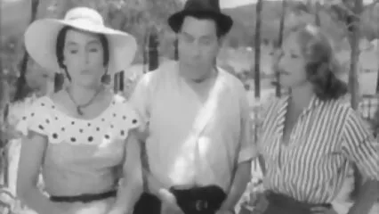 Exuberante chica latina con tetas mexicanas calientes masturbandose de lujo cabalgando sobre un chico joven