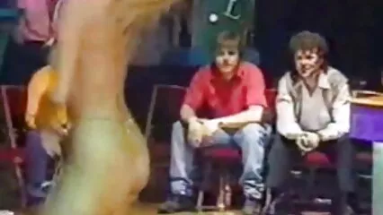 Estaba emocionado por la vista de su hermana sin bragas y comenzó a follar en un beso xxx calientes mexicanas en la cama