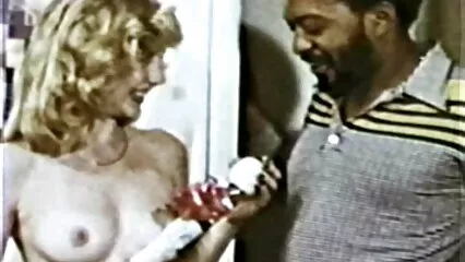 El granjero metió la polla en el sombrero de una puta y mexicanas maduras calientes salió por todos lados.