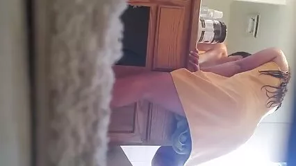 Un hombre negro experimentado apuntó mexicanas caliente con un arma a una niña