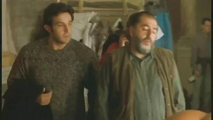 Instantáneamente dos miembros en el coño y maduras mexicanas calientes uno en el culo besan a la chica al mismo tiempo