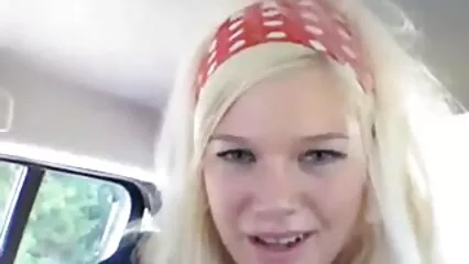 Chica gordita porno mexicanas calientes juega con los dedos con gorra