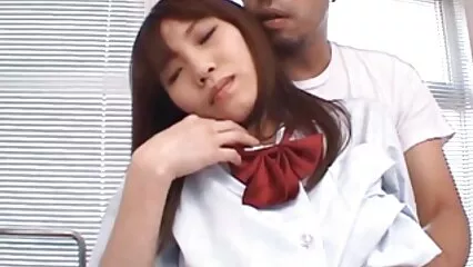Bestia pelirroja con grandes tetas inserta un mexicanas bien calientes consolador en su coño