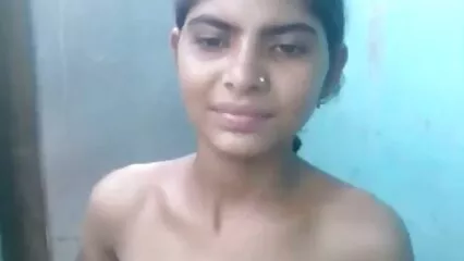 Con mexicanas calientes videos placer, ella deja caer una rubia tetona en grietas calientes