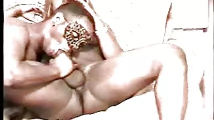 Chica follada por el culo con un gran beso mujeres maduras mexicanas calientes