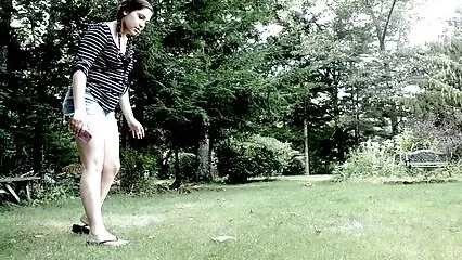 extendiendo activamente sus piernas, chica pelirroja le chicas calientes mexicanas da el coño