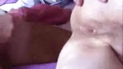 Después del trabajo, el hombre se besa con el regordete en xvideos mexicanas calientes la cama