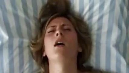 Dulce adolescente lo toma en su boca y videos porno mexicanas calientes toma una polla negra en los agujeros