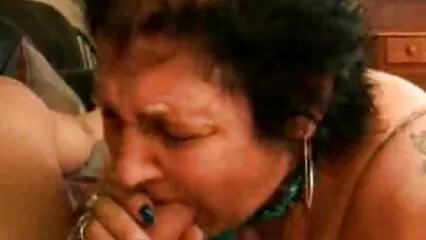 Distraer la atención porno mexicanas ardientes del reparador de computadoras hacia el sexo