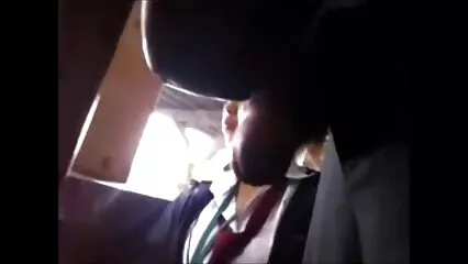 Princesa esbelta montando a un chico emocionado con videos calientes mexicanos su coño